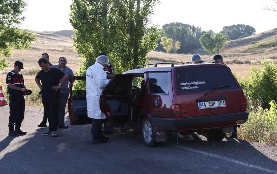 Otomobilde Silahla Vurulmuş Kadın Ve Erkek Cesedi Bulundu