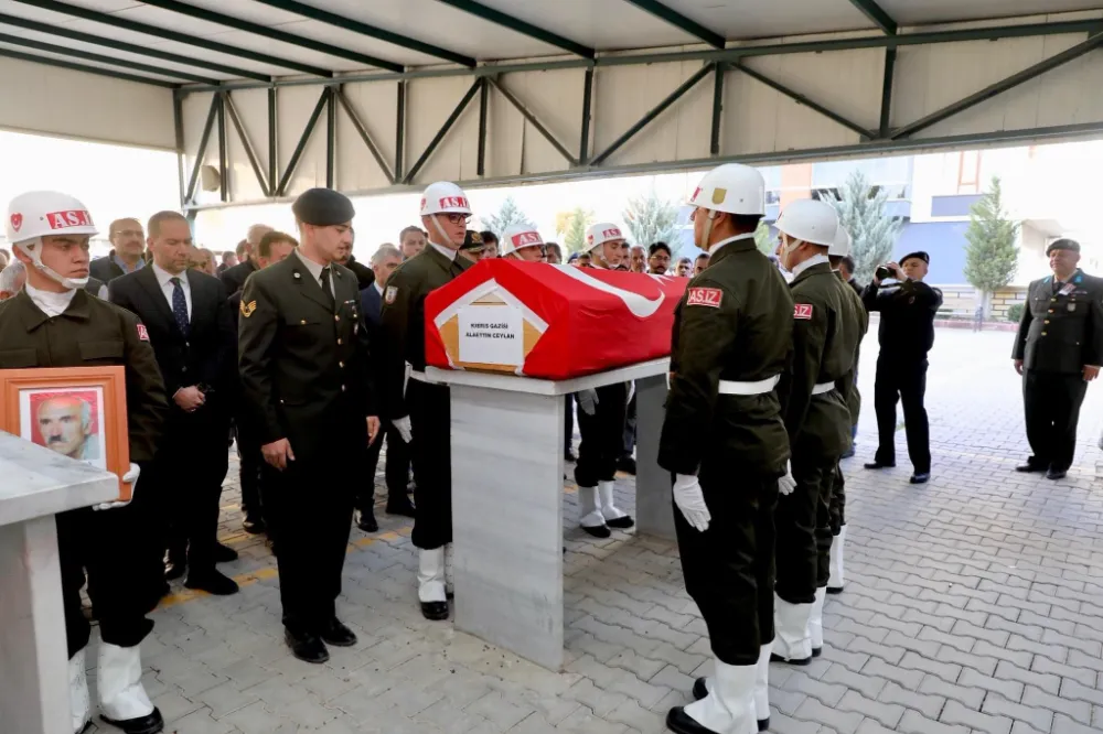 Niğde Protokolü Kıbrıs Gazisi Alaettin Ceylan İçin Saygı Duruşundaydı