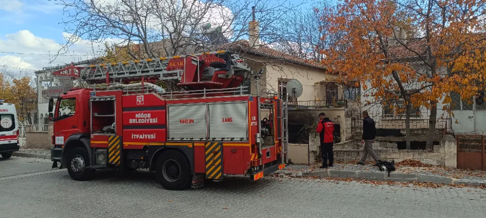 NİĞDE’DE KORKUTAN DEPO YANGINI