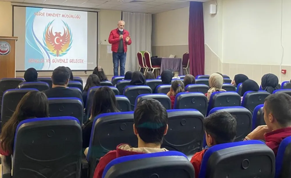 NİĞDE’DE GENÇLİK VE GÜVENLİ GELECEK PROJESİ KAPSAMINDA 2100 ÖĞRENCİYE KONFERANS VERİLDİ