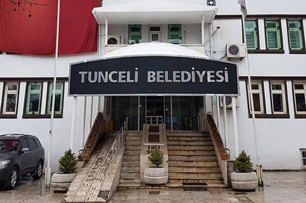 Tunceli ve Ovacık Belediye Başkanları Görevden Uzaklaştırıldı Yerlerine Kayyum Atandı