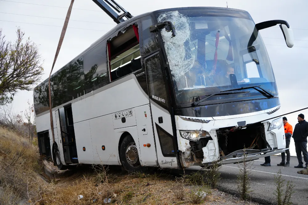 Kayseri Kırıkkale Yolunda Otobüs Devrildi