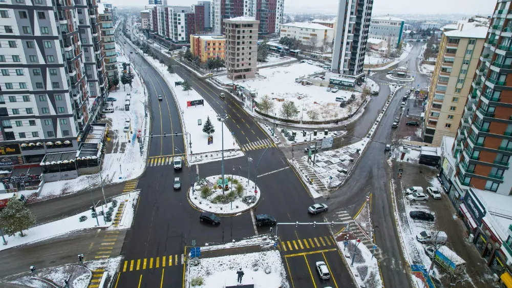 NİĞDE BELEDİYESİ YOĞUN KAR YAĞIŞINDAN İLK SINAVI BAŞARI İLE GEÇTİ