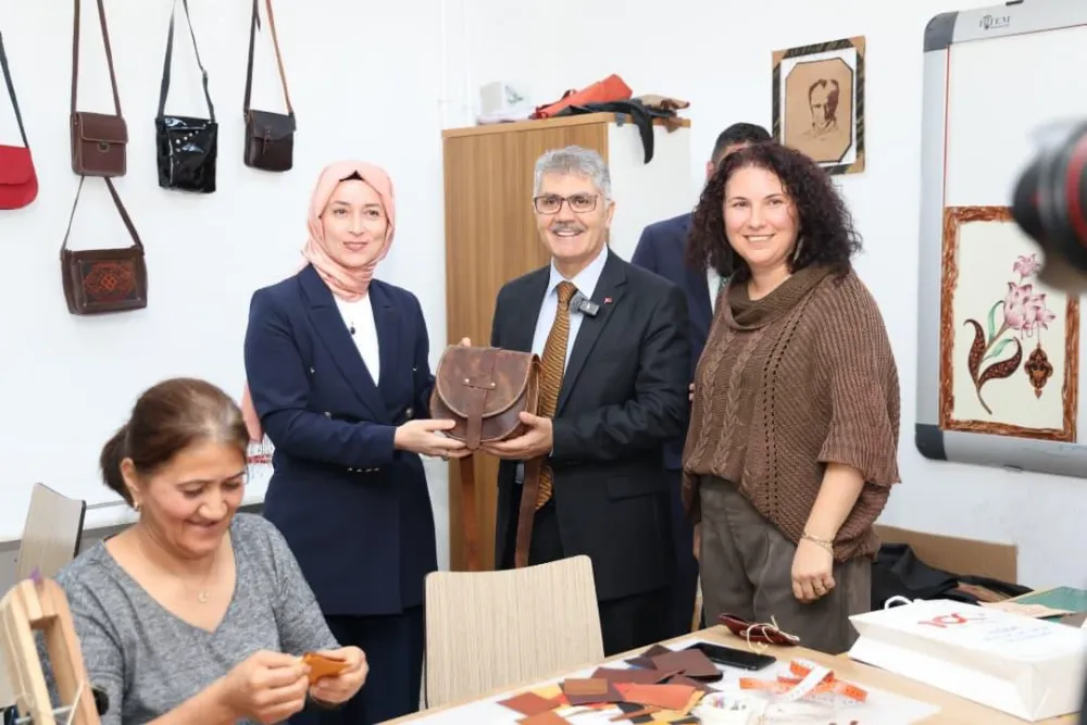 Vali Cahit Çelik ve Eşi Nermin Çelik’ten Şehit Ramazan Konuş Gençlik Merkezi’ne Ziyaret