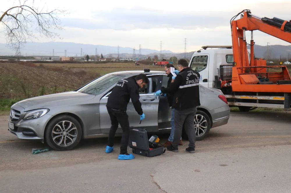 KALP DAMAR CERRAHI OTOMOBİLİNDE BAŞINA POŞET GEÇİRİLMİŞ HALDE ÖLÜ BULUNDU