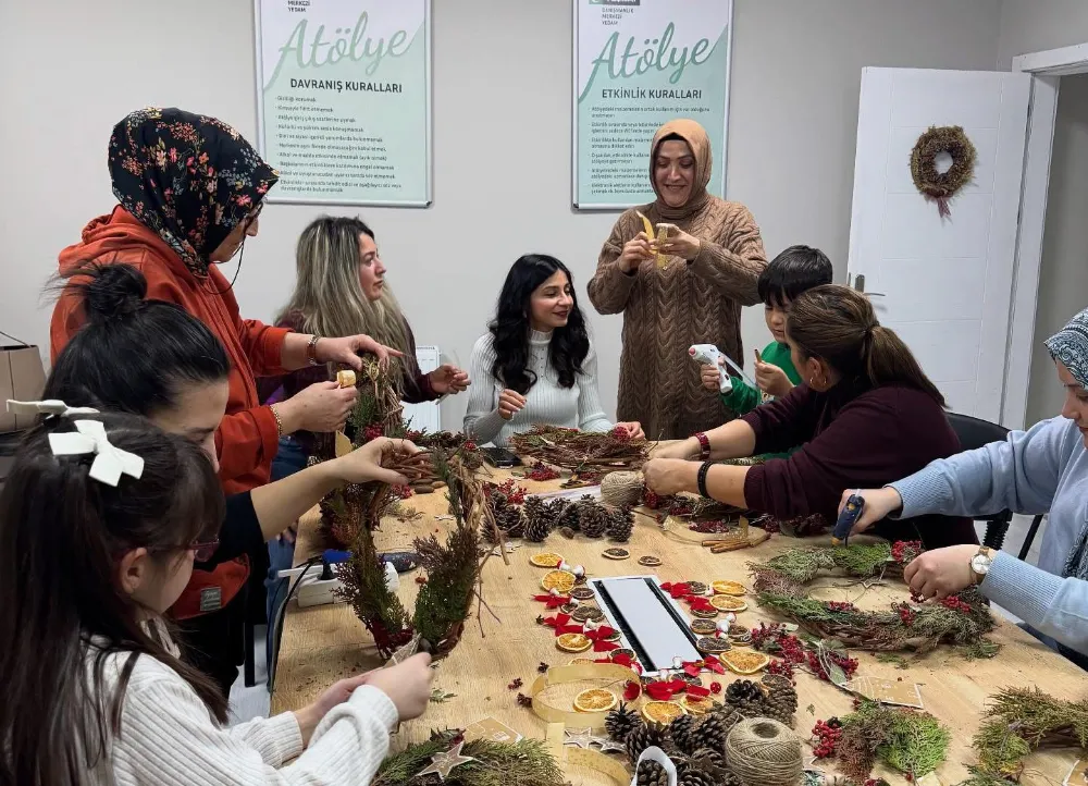 Niğde Yeşilay Kadın Komisyonu’ndan Doğal Malzemelerle Kapı Süsü Atölyesi