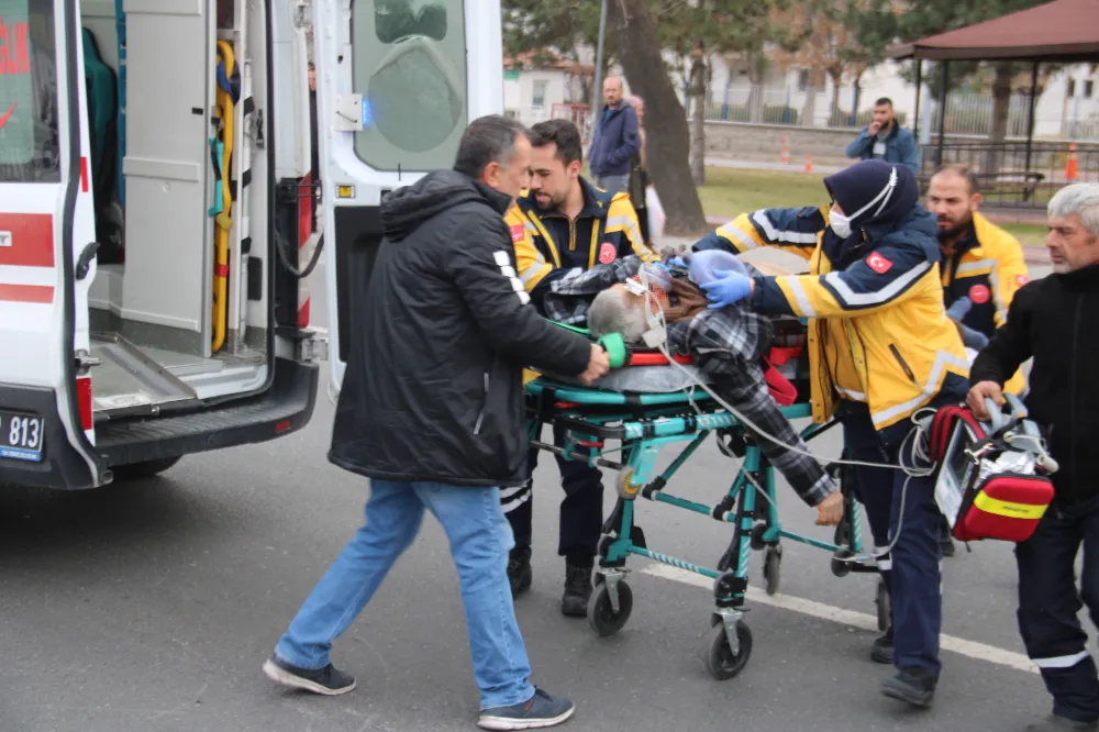 Motosikletin çarptığı yayayı hayata döndürmek için seferber oldular