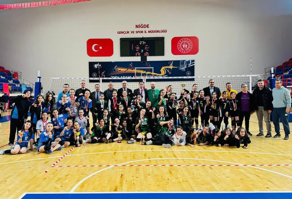 Niğde’de Okul Sporları Küçükler Voleybol Müsabakaları Tamamlandı