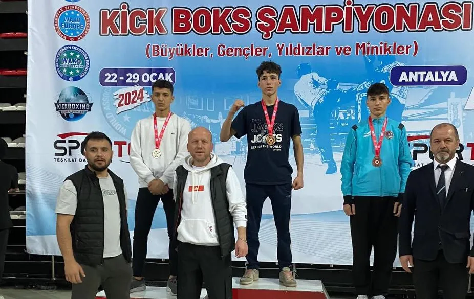 Niğde Kick Boks Takımı 5 madalya ile döndü