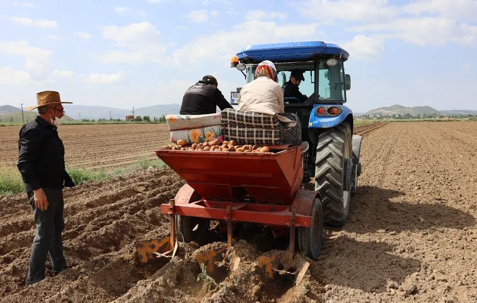 Niğde’de yetiştirilen tohumlar Nevşehir’de toprakla buluştu