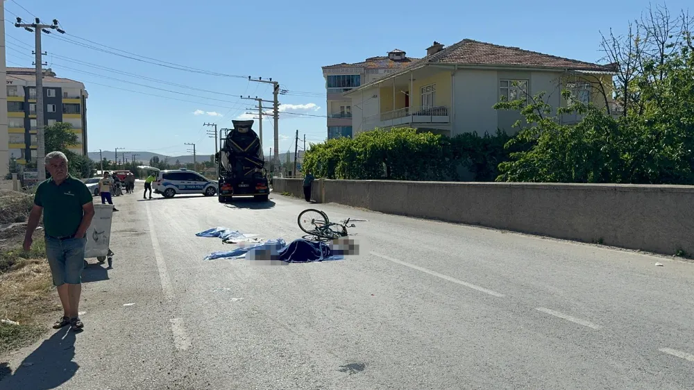 Beton mikserinin çarptığı bisiklet sürücüsü hayatını kaybetti