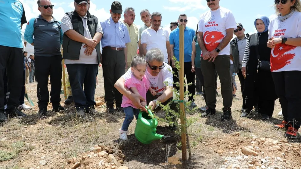 Çamardı ilçesine Ay Yıldız Gölgesinde 253 Fidan dikildi