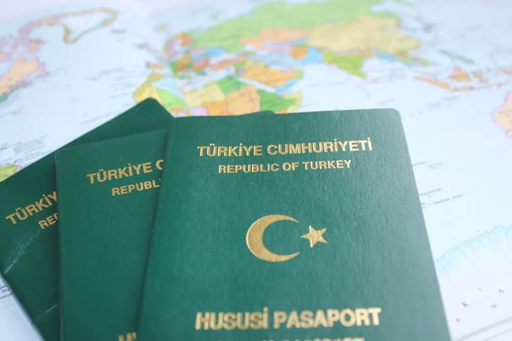 880 bin kişi haber bekliyor: Yeşil pasaport uygulaması genişleyecek mi?