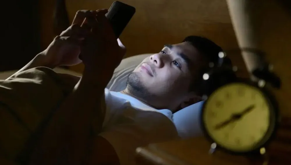 Gece uyurken telefonla sakın bunu yapmayın!