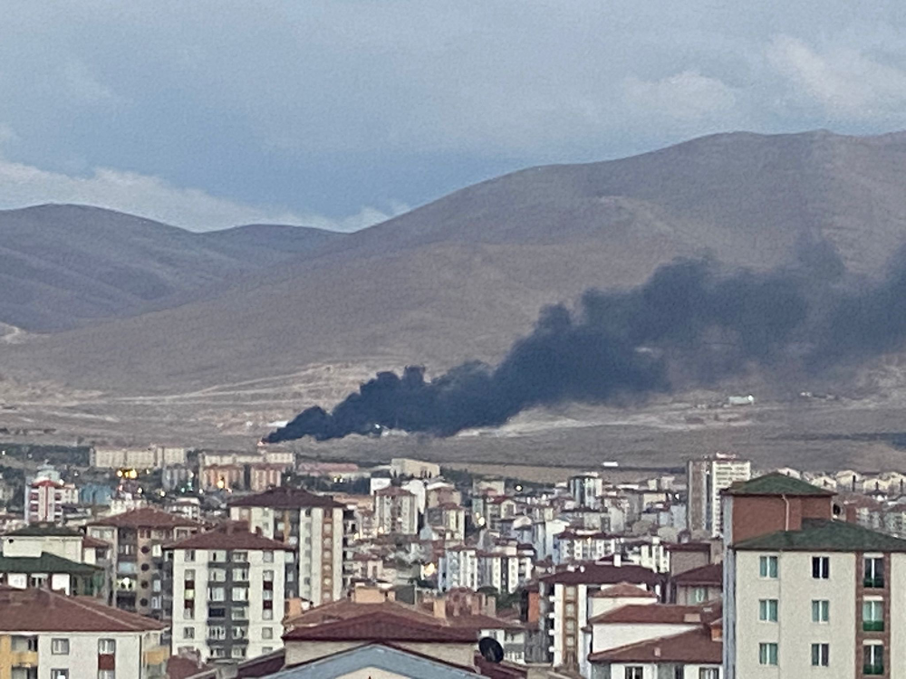 Niğde’de Boş Arazide Çöp Yakılması Büyük Dumanlara Neden Oldu