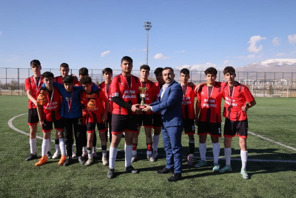 Niğde’de Okul Sporları Futbol Turnuvası Tamamlandı