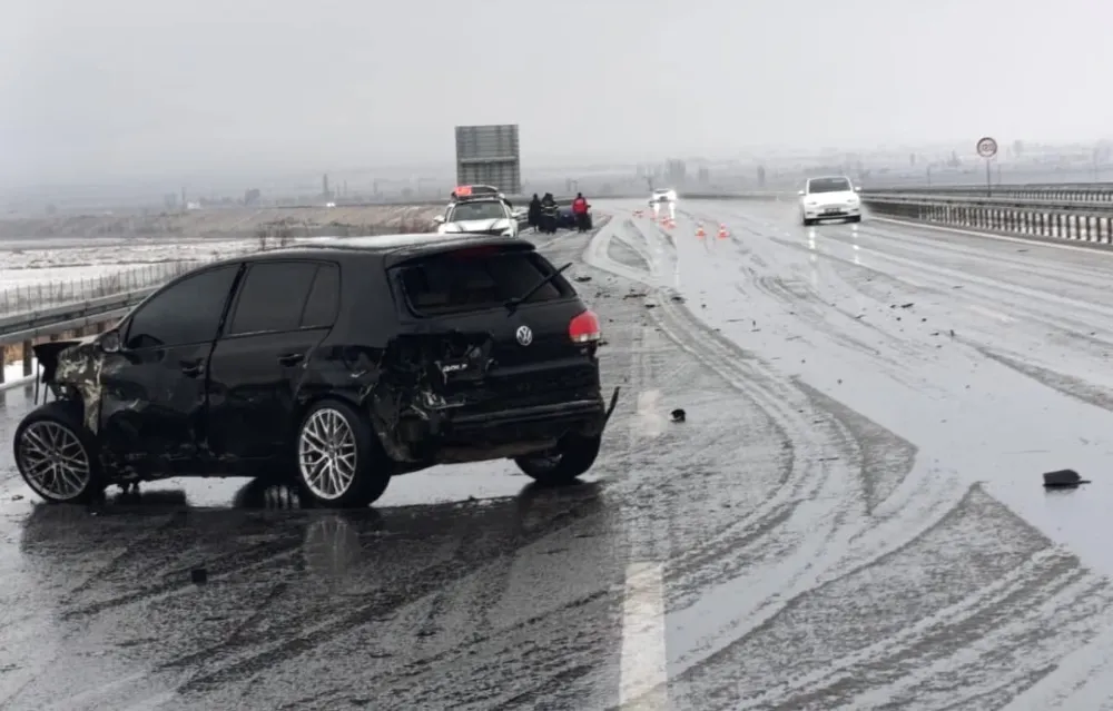 NİĞDE ANKARA OTOYOLUNDA KAZA 2 YARALI