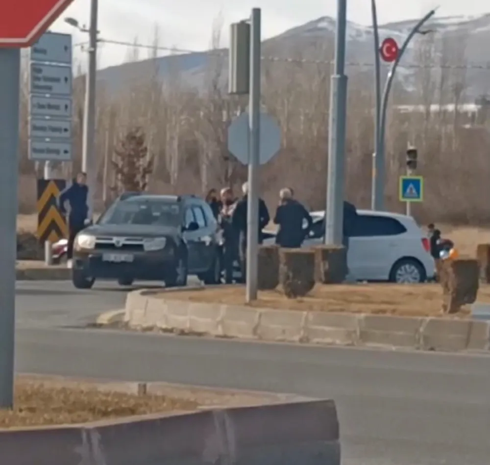 NİĞDE-BOR YOLUNDA TRAFİK KAZASI İKİ ARAÇ ÇARPIŞTI