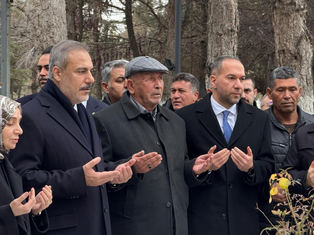 Hakan Fidan ve Leyla Şahin Usta’dan Ömer Halisdemir’in Kabrine Anlamlı Ziyaret