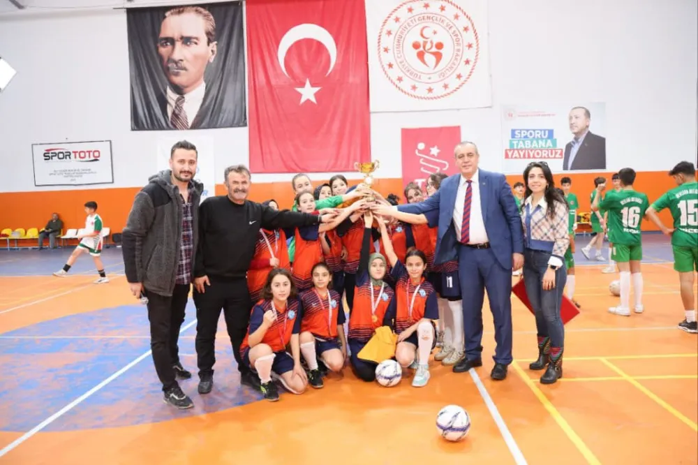 NİĞDE’DE FUTSAL YILDIZLAR KIZ MAHALLİ MÜSABAKASI TAMAMLANDI