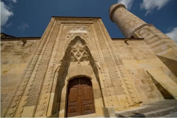 Niğde Alâeddin Camisi’nde Kubbe Usta Kitabeleri Araştırılıyor