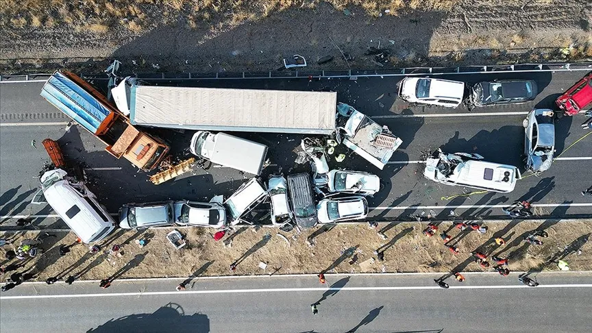 Trafik kazaları bir yılda 2 bin 713 can aldı