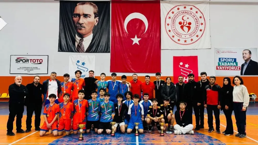 Niğde’de Okul Sporları Badminton Turnuvası Sona Erdi