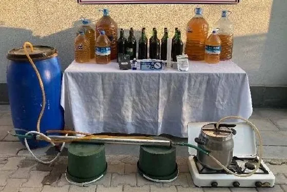 BOR’DA KAÇAK ALKOL OPERASYONU: 195 LİTRE KAÇAK İÇKİ ELE GEÇİRİLDİ