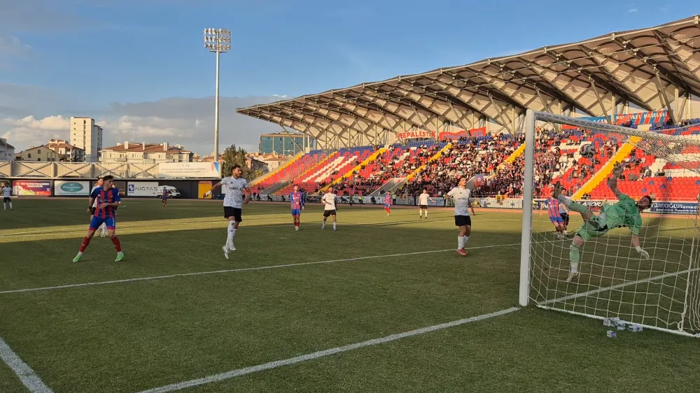 NİĞDE BELEDİYESPOR SKORU EŞİTLEDİ (İŞTE GOL ANI)