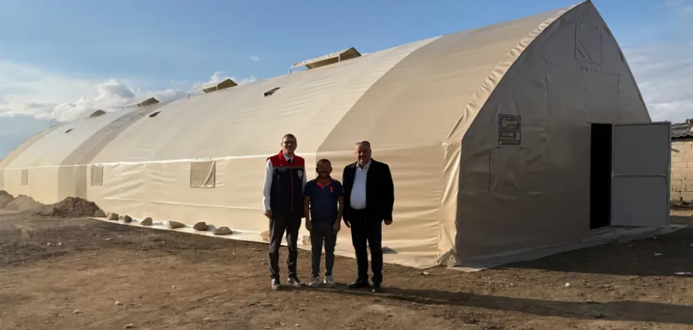 Kemerhisar’da Ahırı Yanan Yetiştiriciye Destek Eli Uzandı