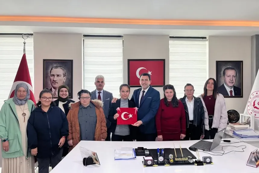 SEVGİYLE DOKUNAN BAYRAK, DUYGULARA DOKUNDU
