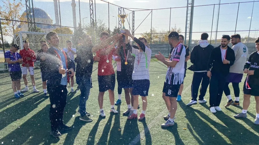 NİĞDE’DE YURT TURNUVALARINDA SPOR VE DOSTLUK RUHU BİR ARAYA GELDİ