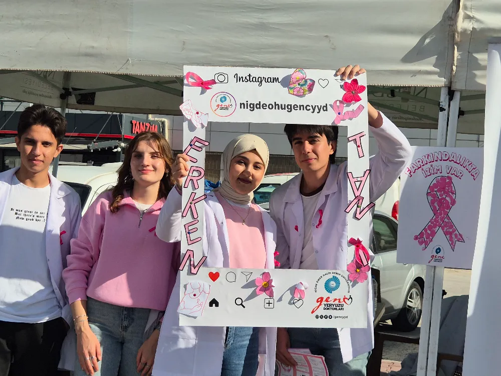 NÖHÜ’LÜ GELECEĞİN HEKİMLERİ SAHADA: “MEME KANSERİNDE ERKEN TANI HAYAT KURTARIR”