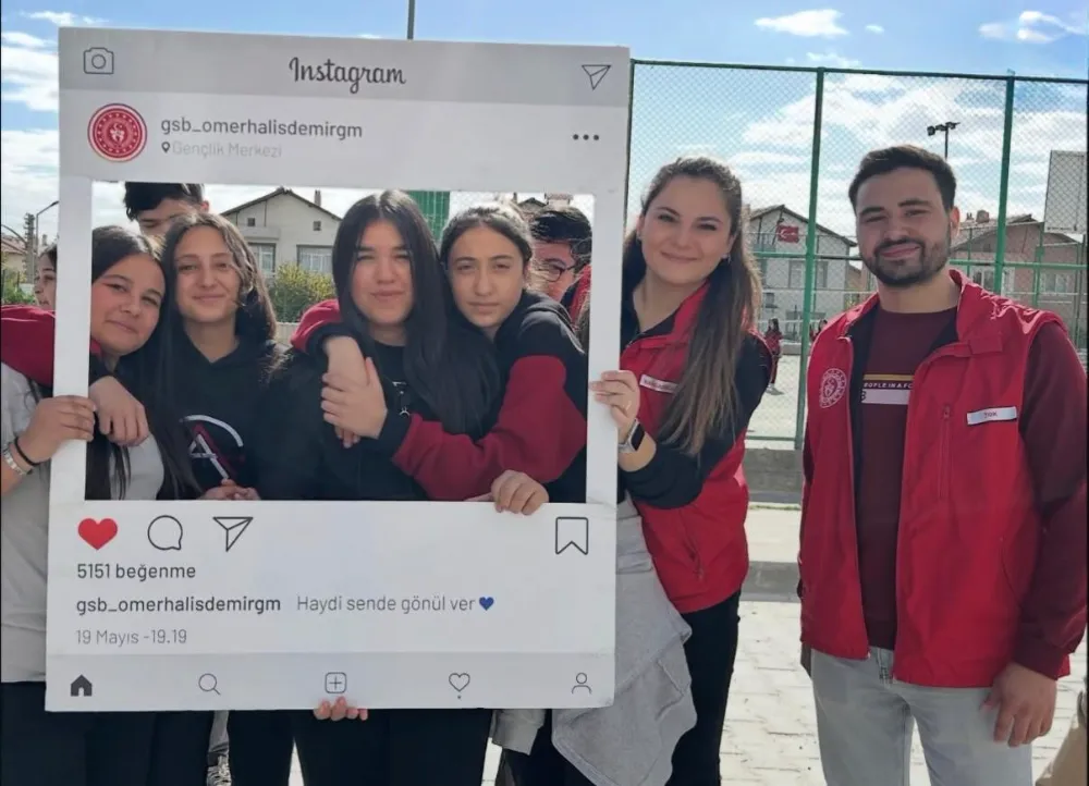 “OKULLAR MERKEZİMDE” PROJESİYLE ÖĞRENCİLER GENÇLİK MERKEZİNDE BULUŞTU