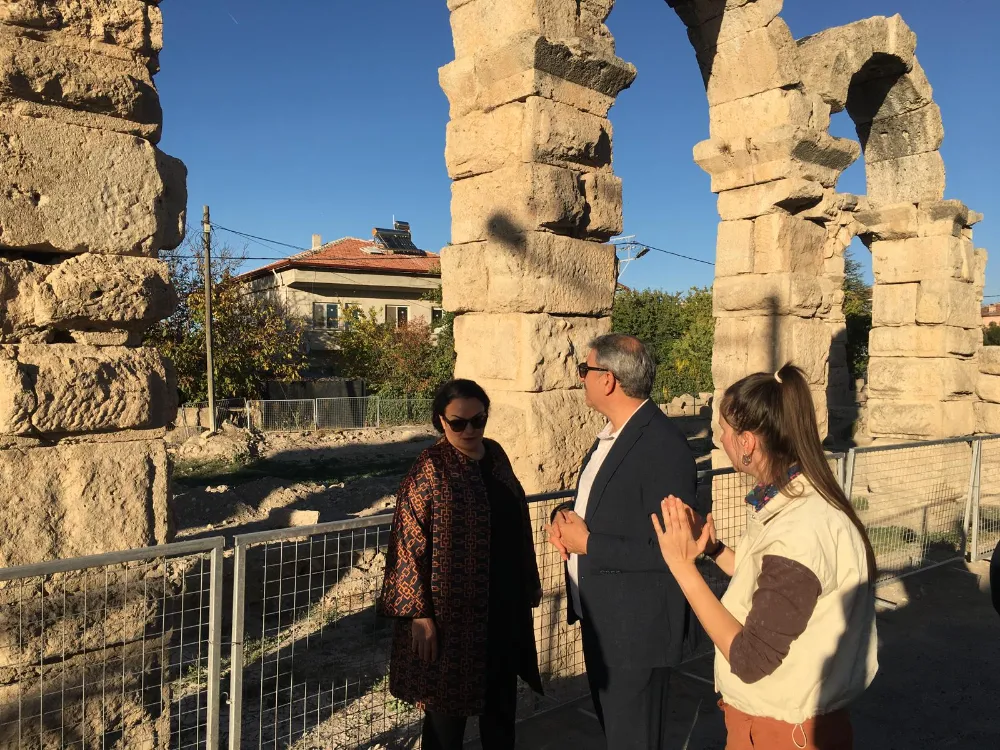 UZKURT, TYANA ANTİK KENTİ’NDEKİ ÇALIŞMALARI YERİNDE İNCELEDİ