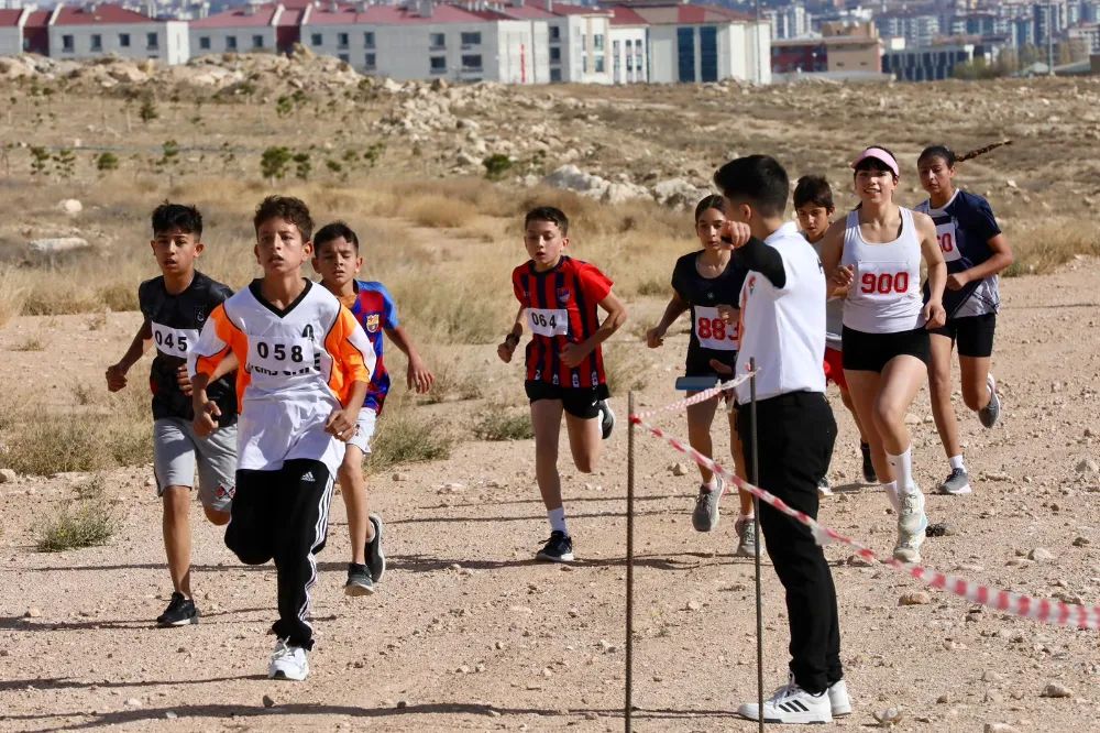 NİĞDE’DE GENÇLER CUMHURİYET İÇİN KOŞTU