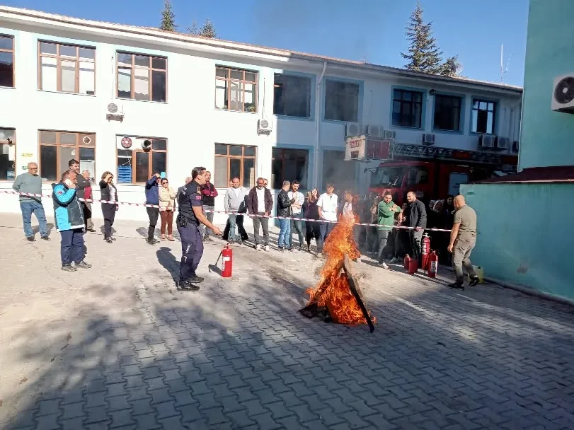 NİĞDE İL SAĞLIK MÜDÜRLÜĞÜ’NDE GERÇEĞİNİ ARATMAYAN YANGIN TATBİKATI