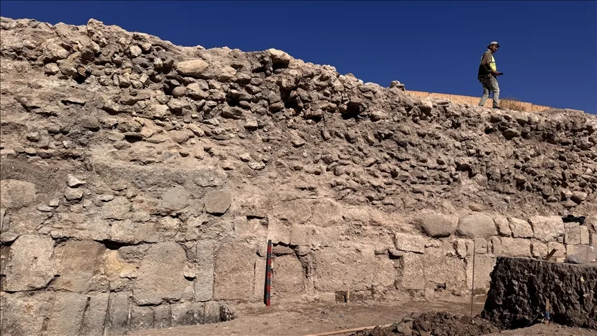 KONYA’DA 11 METRELİK TARİHİ ŞEHİR KAPISI BULUNDU