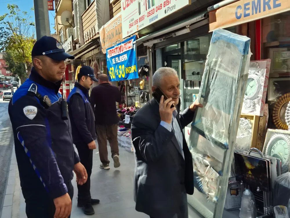 NİĞDE’DE KALDIRIM İŞGALLERİ KALDIRILIYOR