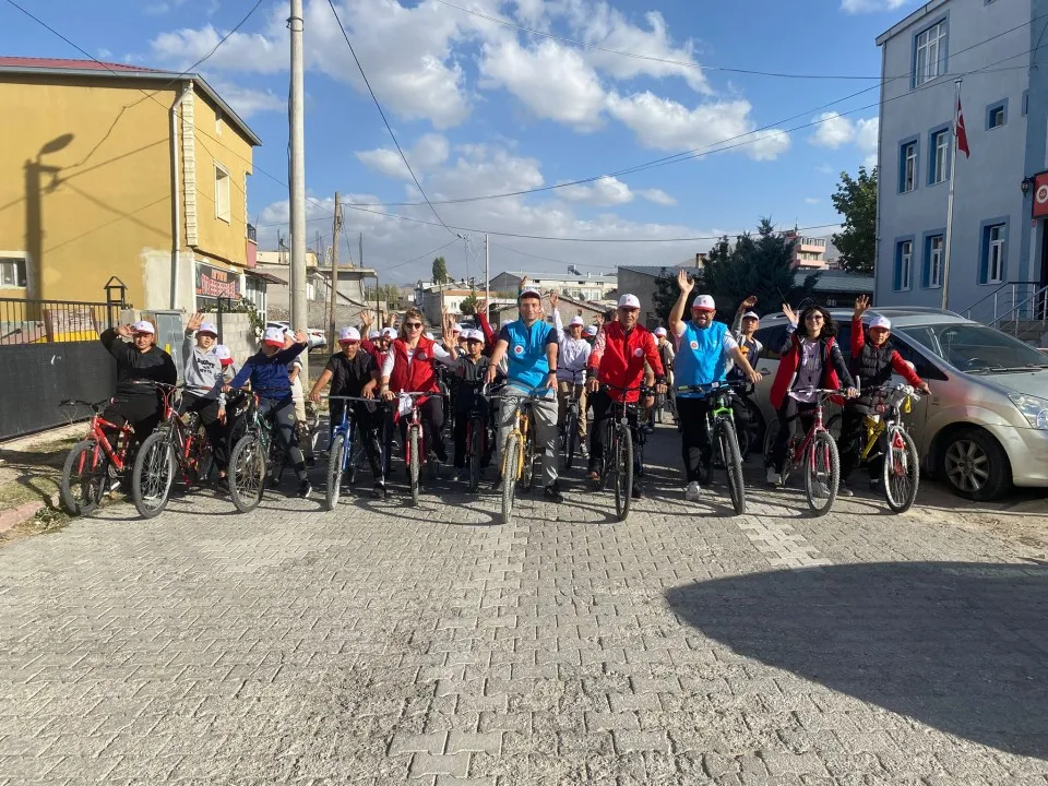 SPOR VE MANEVİYAT ÇİFTLİK’TE BULUŞTU: PEDALLAR KARDEŞLİK İÇİN DÖNDÜ