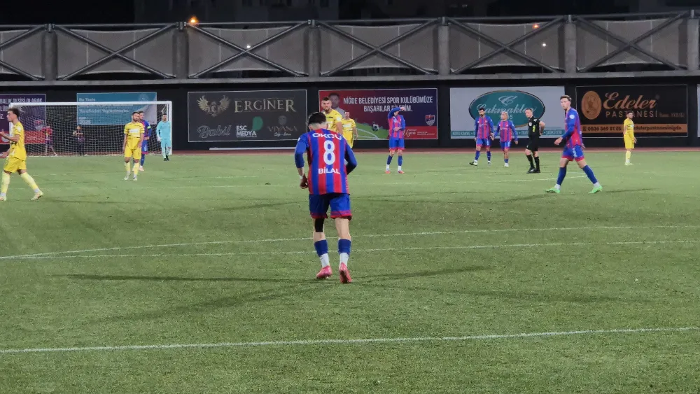 NİĞDE BELEDİYESPOR, İLK YARIYI OSMANİYESPOR KARŞISINDA 1-0 ÖNDE KAPATTI