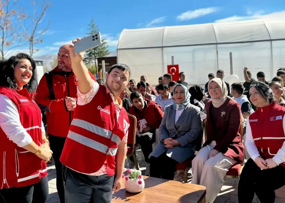 KIZILAY HAFTASI ETKİNLİĞİ NİĞDE’DE ÖZEL ÖĞRENCİLERLE KUTLANDI