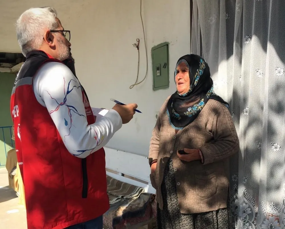 NİĞDE’DE SOSYAL DESTEK HİZMETLERİ KAPI KAPI ULAŞIYOR