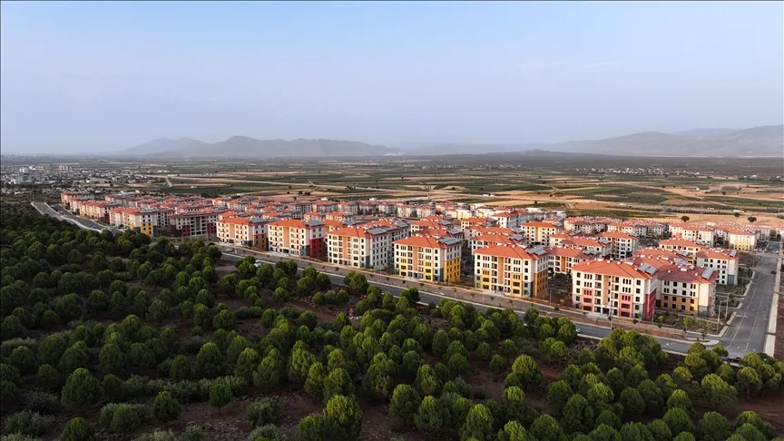 Deprem bölgesindeki inşa çalışmalarının yıl sonuna kadar tamamlanması hedefleniyor