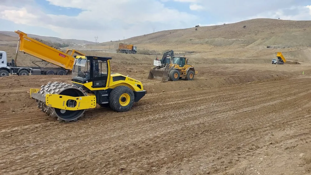 NİĞDE ULUKIŞLA GÖLETİ’NDE ÇALIŞMALAR HIZLA SÜRÜYOR