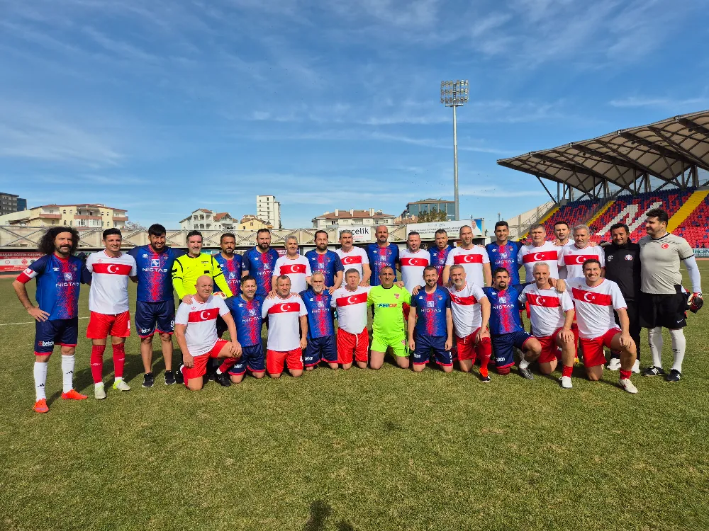 FUTBOL EFSANELERİ NİĞDE’DE SAHAYA ÇIKTI