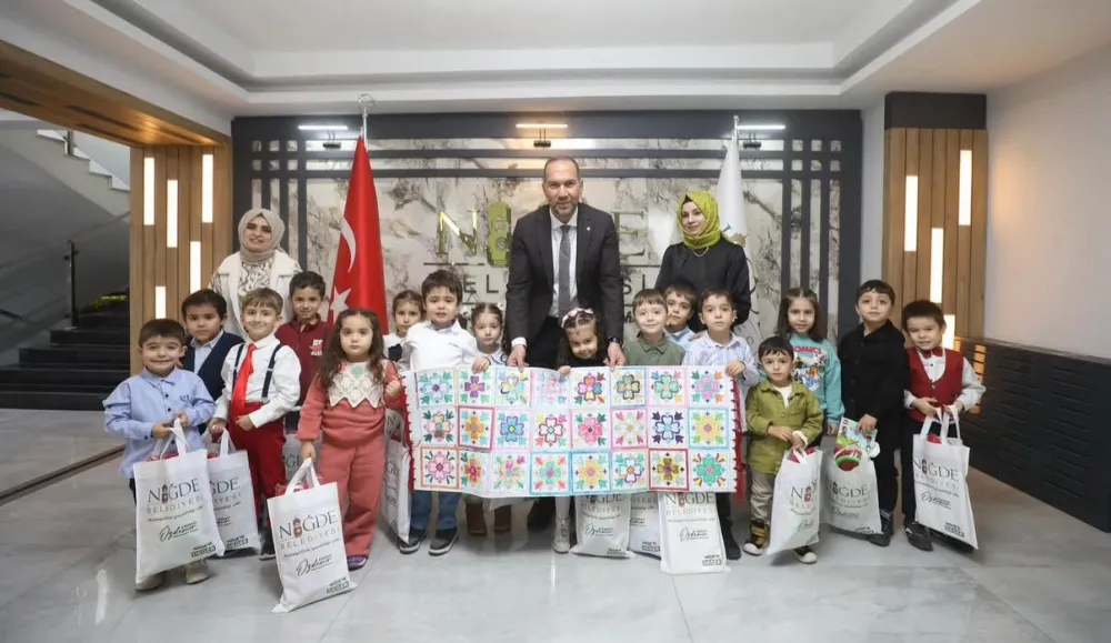 BAŞKAN ÖZDEMİR, MİNİK ÖĞRENCİLERİ BELEDİYEDE KONUK ETTİ