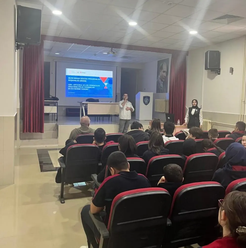 TÜBİTAK 2204 PROJE EKİBİ OKULLARDA ÖĞRETMENLERLE BİR ARAYA GELDİ