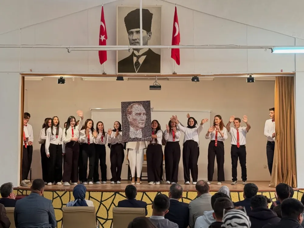 ALTUNHİSAR’DA 24 KASIM ÖĞRETMENLER GÜNÜ COŞKUYLA KUTLANDI