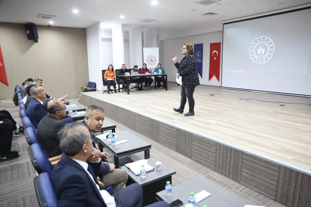 NİĞDE’DE GENÇLERE SUNULACAK HİZMETLER GÖZDEN GEÇİRİLDİ